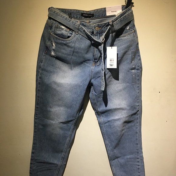 BLUENOTES HIGH RISE MOM JEANS FITS LIKE A 31 - Picture 3 of 5